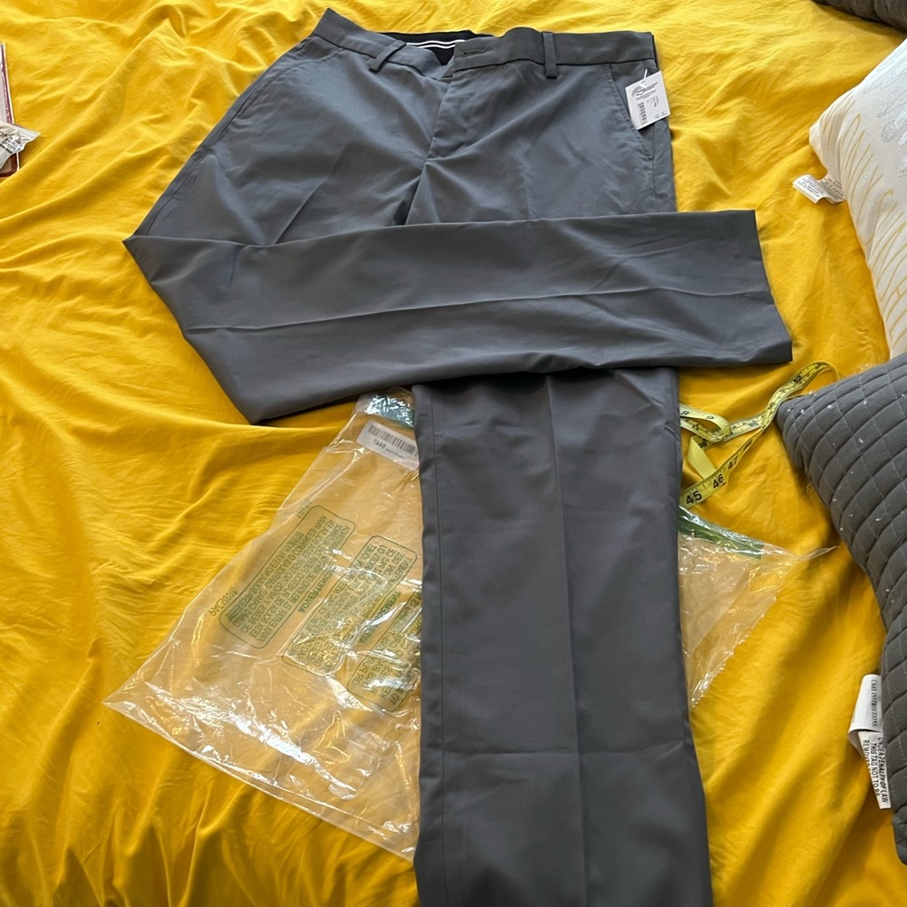 NWT - Brand new Men’s golf pants. 33x34
